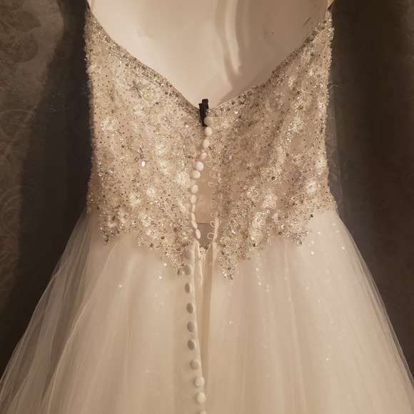 Wedding dress by Morilee Madeline Gardner - Picture 5 of 7